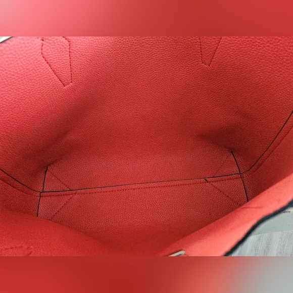 GUESS Black and Coral Tote with large detachable pouch. - Picture 2 of 9